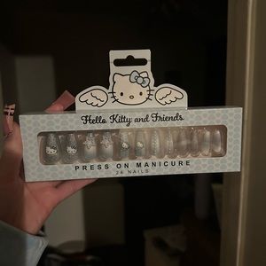 Hello kitty press on nails 💅🏼🪽